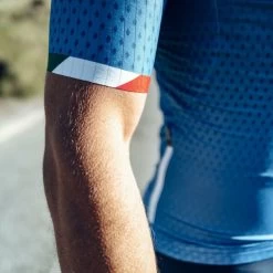 Q36.5 Trikot Kurzarm R2 Jungle -Entdecken Sie Fahrräder q365 trikot kurzarm r2 made in italy4